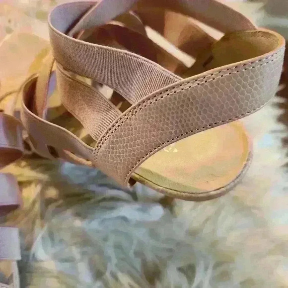 Donald J Pliner women's slip-on stilettos heel with stretch tops size 8.5 - Picture 16 of 16